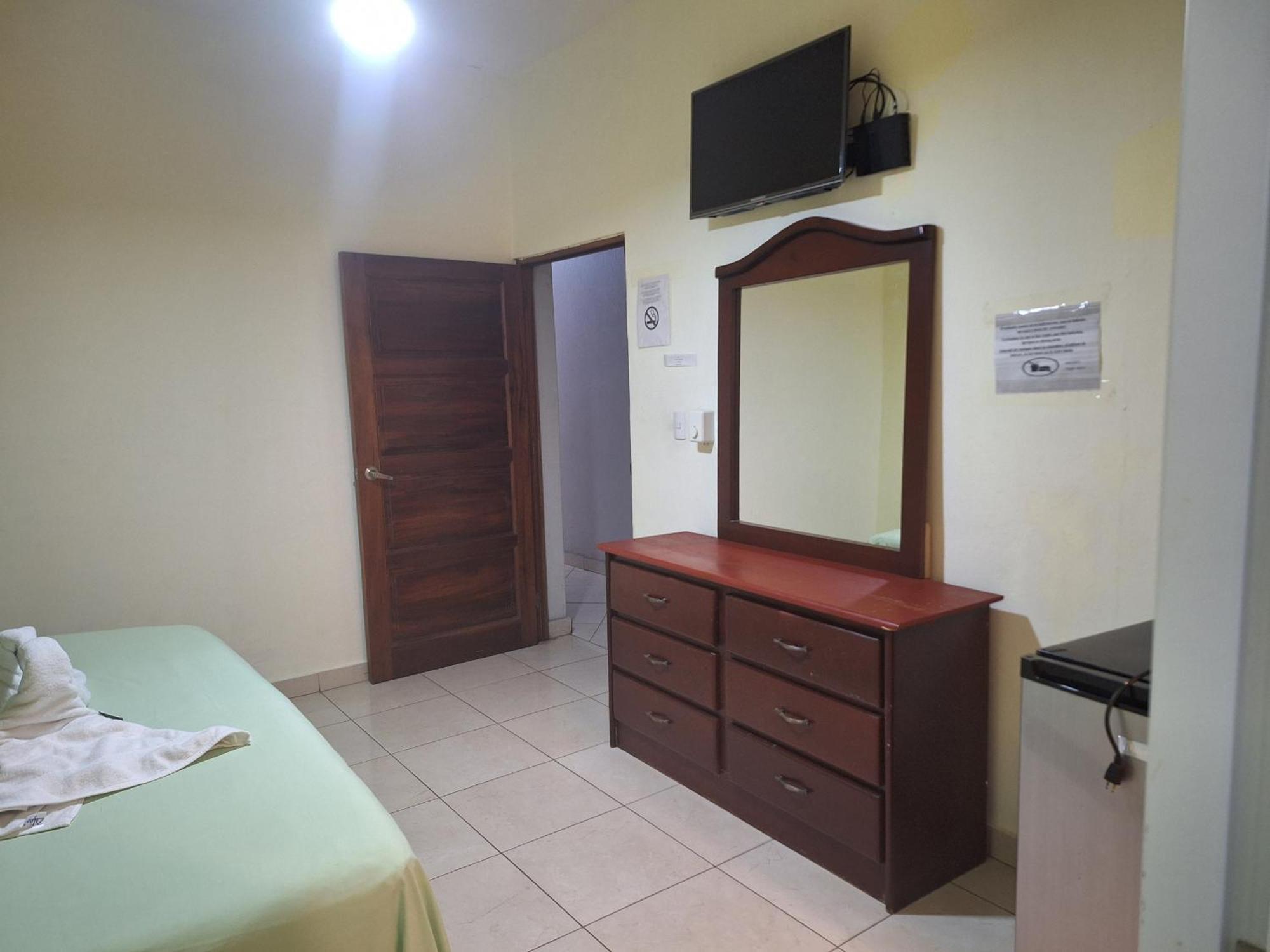 Hotel Enrique I Gazcue, Bed And Breakfast Санто-Домінго Екстер'єр фото